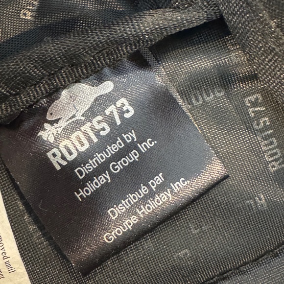 Roots Unisex Canvas Sling Bag one shoulder knapsack black berry - Picture 4 of 9